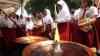 Mengenal Budaya Betawi, Siswa SD Ini Belajar Membuat Dodol - Bagian 1