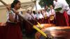 Mengenal Budaya Betawi, Siswa SD Ini Belajar Membuat Dodol - Bagian 2
