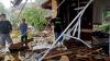 Vila-vila di Pantai Carita Hancur Dihantam Tsunami, Begini Suasananya - Bagian 4