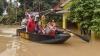 Tim SAR Gabungan Evakuasi Korban Banjir di Labuan  - Bagian 4