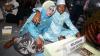 Momen Bahagia Pasangan Nikah Massal di Malam Tahun Baru - Bagian 5
