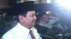 Tiba di Bidakara, Prabowo-Sandi Acungkan Salam Dua Jari - Bagian 2