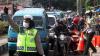 Jalur Puncak Macet, Polisi Berlakukan Sistem Buka Tutup - Bagian 2