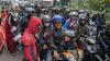 Aksi Superhero Hibur Pemudik Jalur Nagrek saat Terjebak Kemacetan - Bagian 2