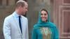 Potret Cantik Kate Middleton Pakai Hijab Kunjungi Masjid Bersejarah di Pakistan - Bagian 2
