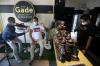 Polda Aceh Gelar Vaksinasi COVID-19 dari Warkop ke Warkop - Bagian 1