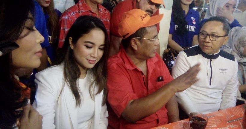 Ngopi Santai Bareng Ketua MPR, Hotman Bahas Hukum hingga Albothyl