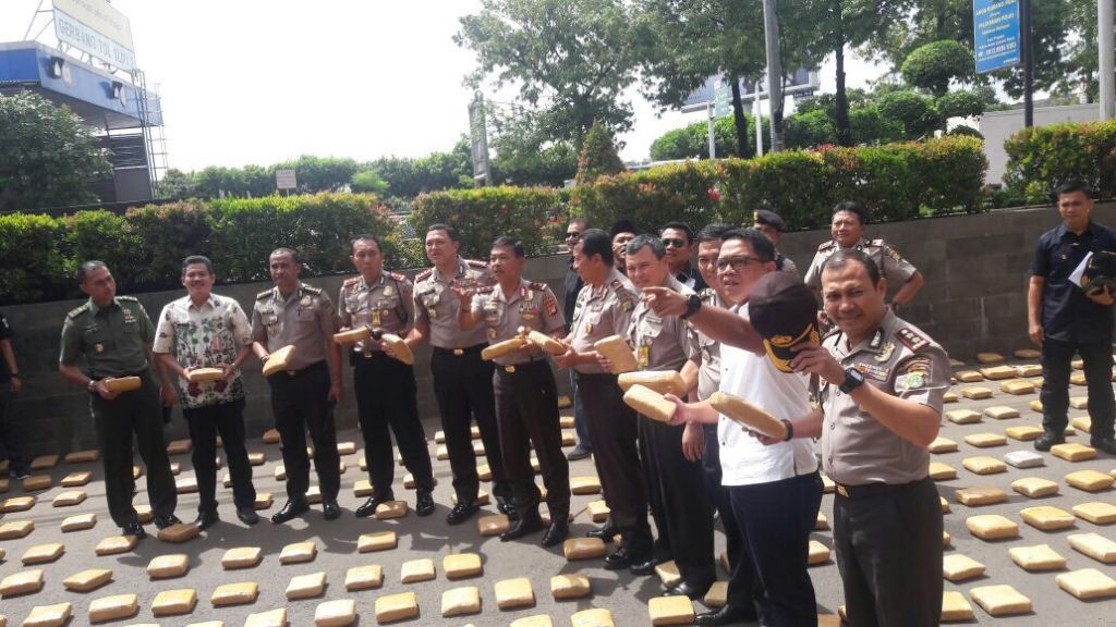 Diduga Terlibat Jaringan Ganja 1,3 Ton, Nenek 60 Tahun Diamankan  