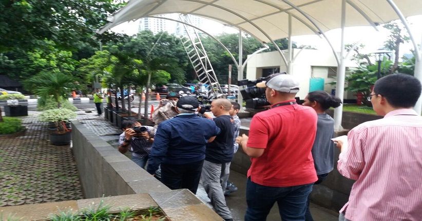 Diperiksa Sebagai Saksi Fredrich, Dirut RS Medika Hindari Awak Media