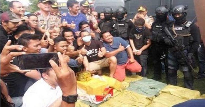 8 Terdakwa Penyelundupan Sabu 1 Ton Dituntut Hukuman Mati