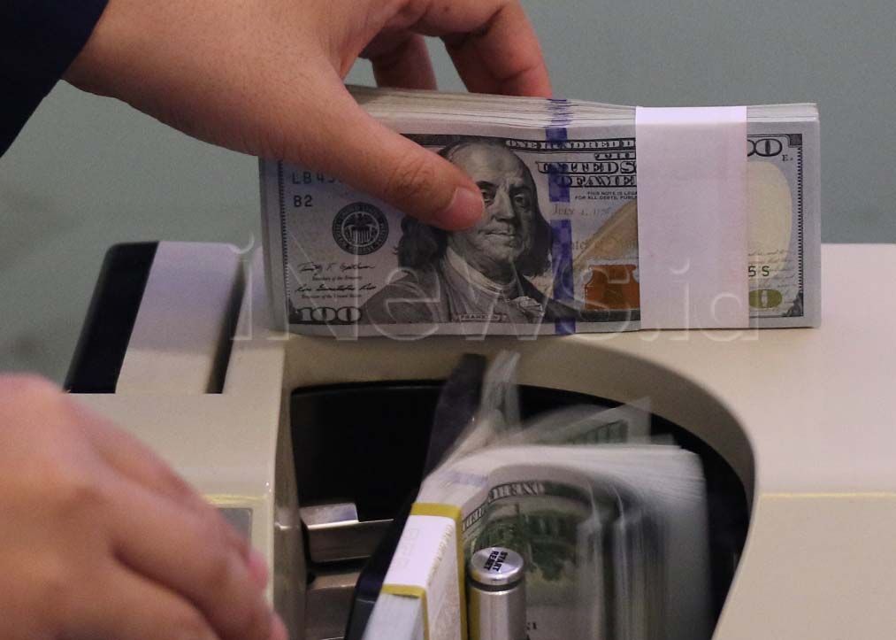 Dolar AS Ambruk terhadap Yen