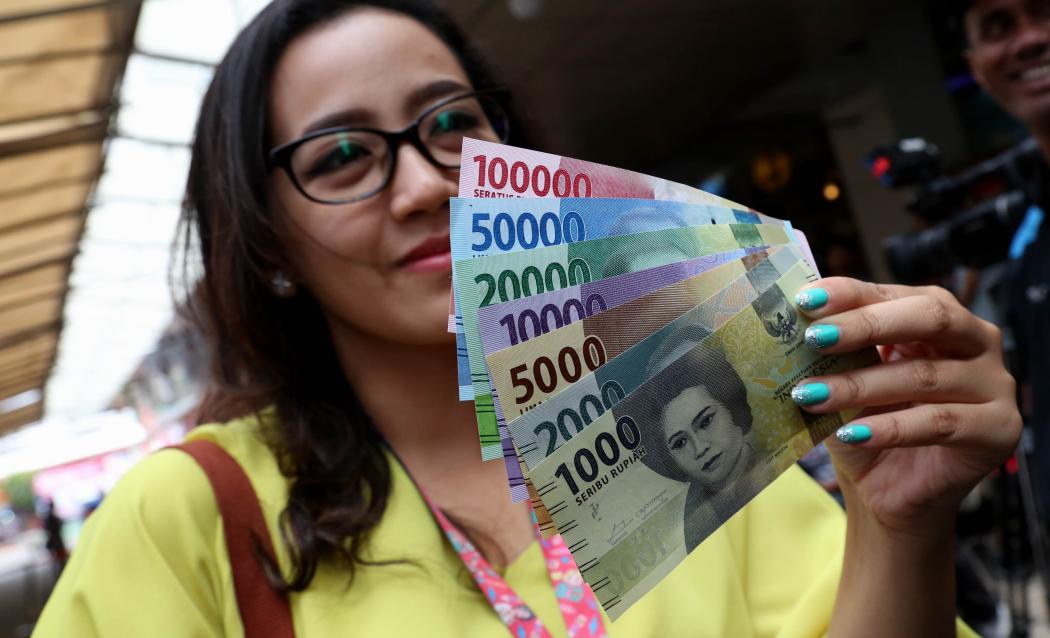 Lanjutkan Pelemahan, Rupiah Bergerak ke Rp14.170 per Dolar AS