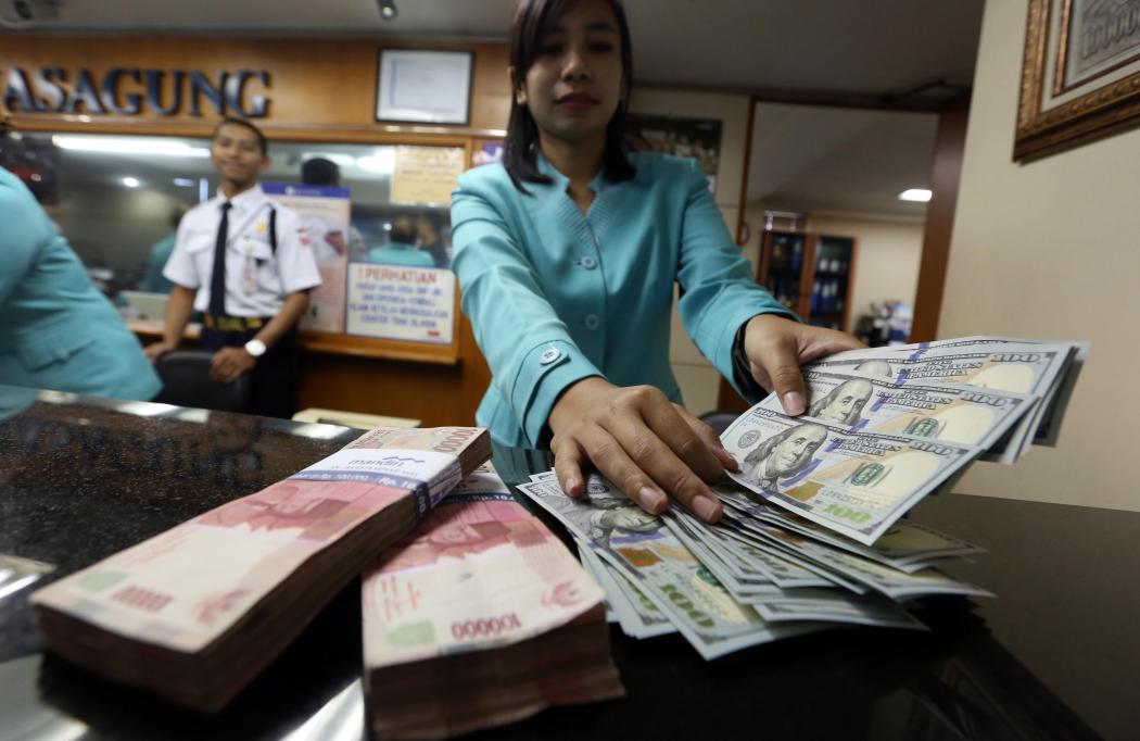 Rupiah Dibuka Melemah Bergerak ke Rp13.546 per Dolar AS