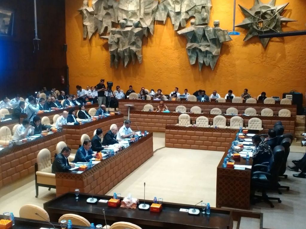 Komisi V DPR Dukung Menhub Batasi Jumlah Pengemudi Taksi Online