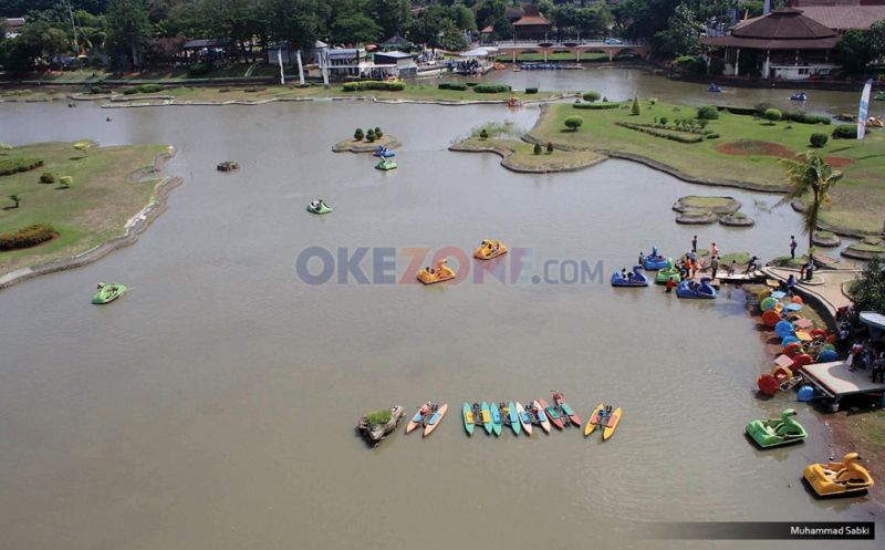 Libur Tahun Baru, TMII hingga Sore Masih Diserbu Pengunjung