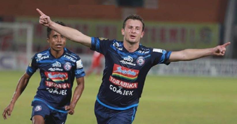 Hajar Mitra Kukar, Arema Lolos ke Semifinal