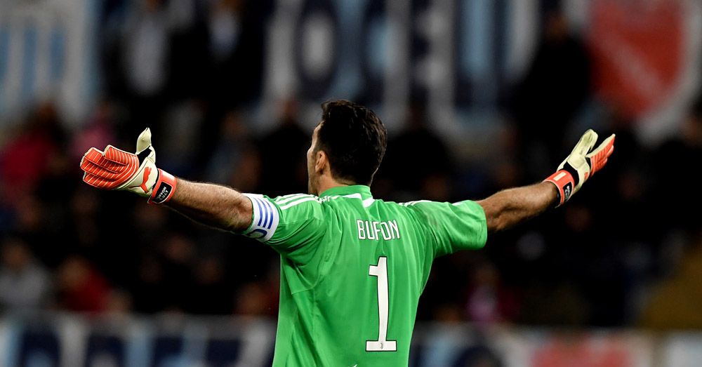 Hadapi Tottenham, Buffon Selangkah Lagi  Samai Rekor Van Der Sar