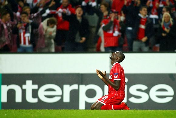 Gol Penalti Guirassy Pastikan Kemenangan Cologne atas Arsenal