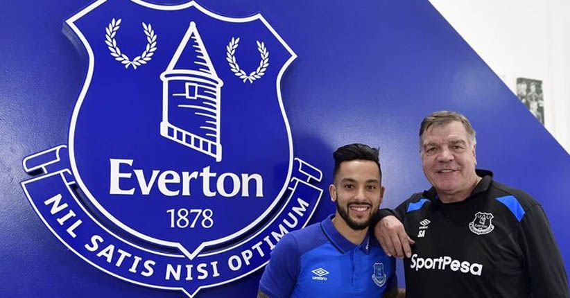 Walcott: Rooney Yakinkan Saya Gabung Everton