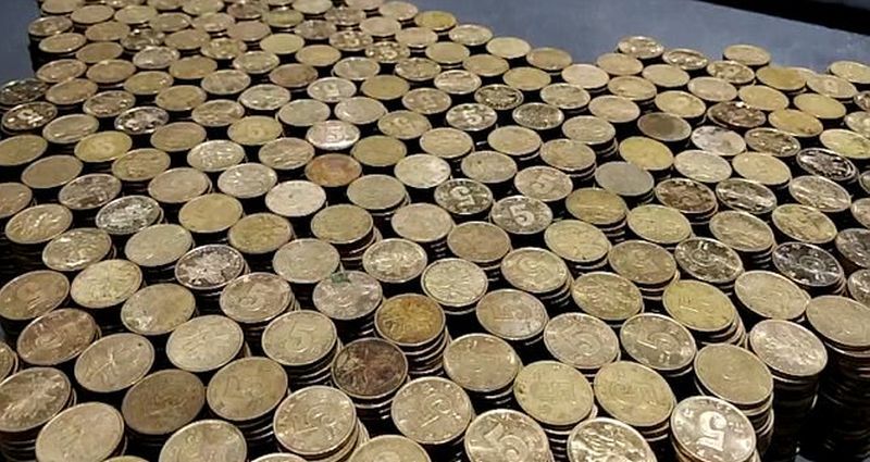 Pria Ini Beli Mobil BMW Seharga Rp827 Juta Pakai Koin