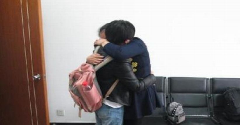 Mengharukan, Saudara Kembar Bertemu Lagi Setelah Terpisah 36 Tahun