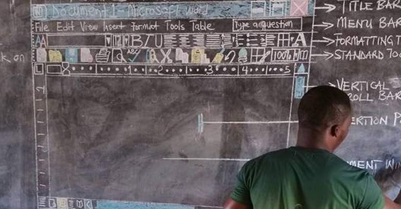 Viral, Guru Gambar â€˜Microsoft Wordâ€™ di Papan karena Tak Punya Komputer