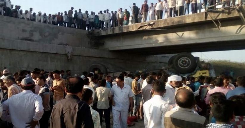 Truk Rombongan Pesta Pernikahan Jatuh dari Jembatan, 25 Orang Tewas