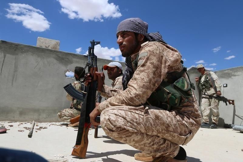 Pasukan Suriah Rebut Kota Pusat Produksi Minyak dari ISIS