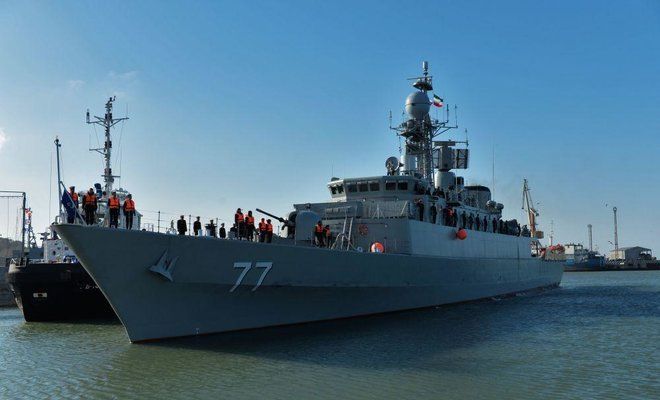 Kapal Perang Iran Hantam Beton Pemecah Ombak, 2 Kru Hilang