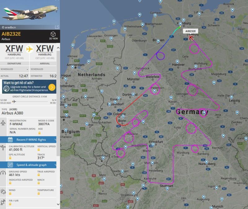 Airbus A380 Uji Terbang Sambil Gambar Pohon Natal Raksasa di Langit