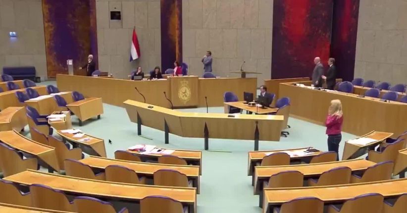 Geger, Seorang Pria Coba Bunuh Diri saat Sidang di Gedung DPR Belanda