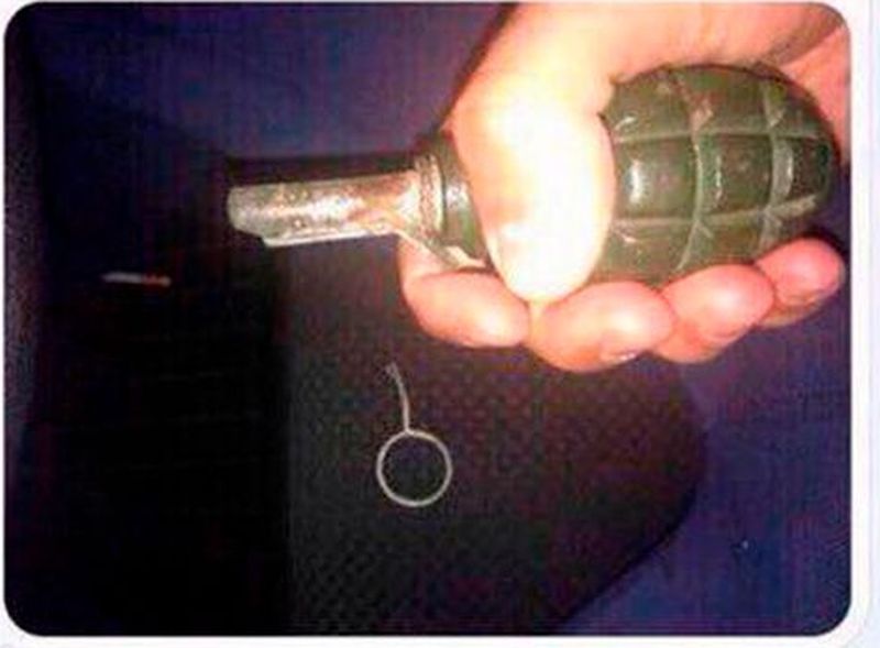 Pamer Berfoto Sambil Pegang Granat, Pria Ini Tewas Mengenaskan