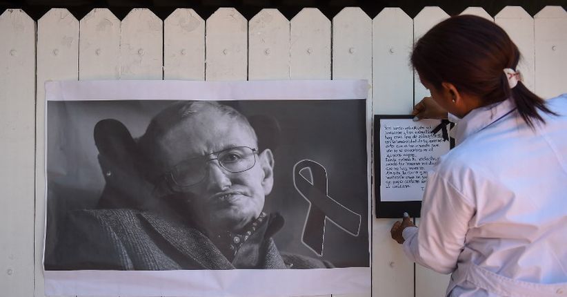 Stephen Hawking Akan Dimakamkan Dekat Newton dan Charles Darwin