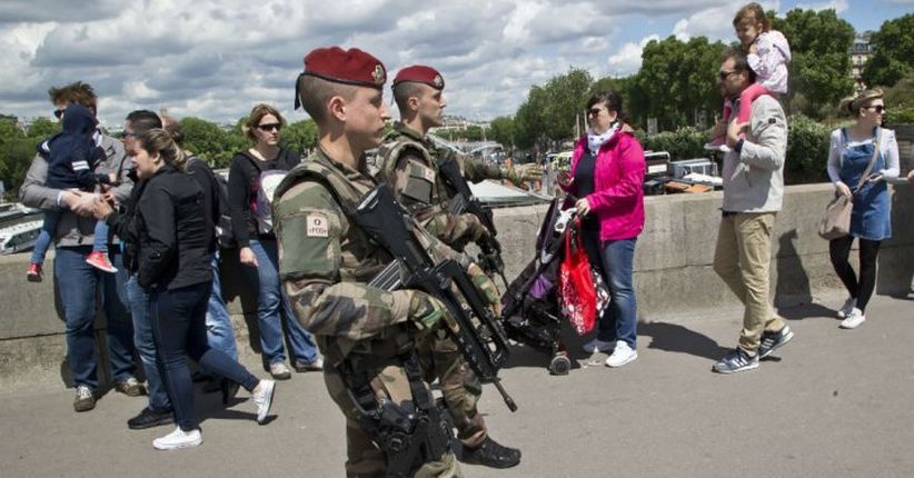 Pakai Mobil Curian, Pria yang Berusaha Tabrak Tentara Prancis Dibekuk