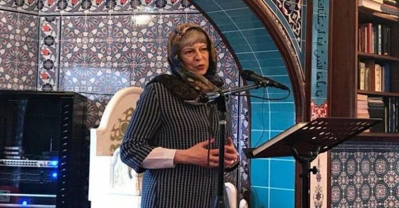 Pakai Hijab saat Kunjungi Masjid, PM Inggris Tuai Kontroversi