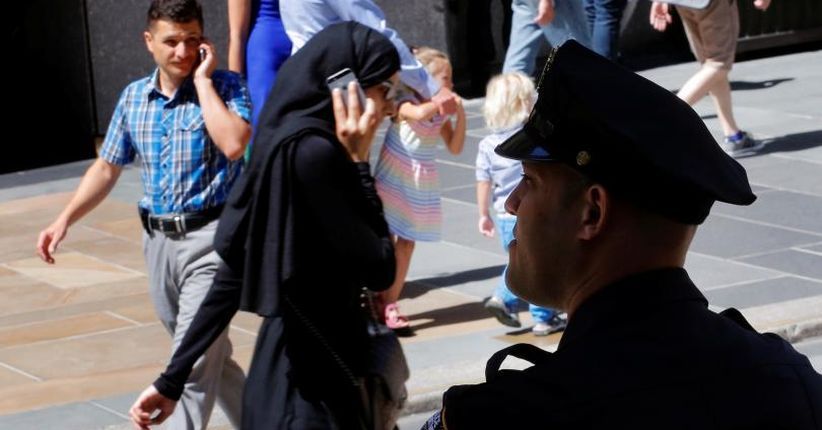 Dipaksa Buka Jilbab, Muslimah di New York Menang Gugatan Rp2,4 M