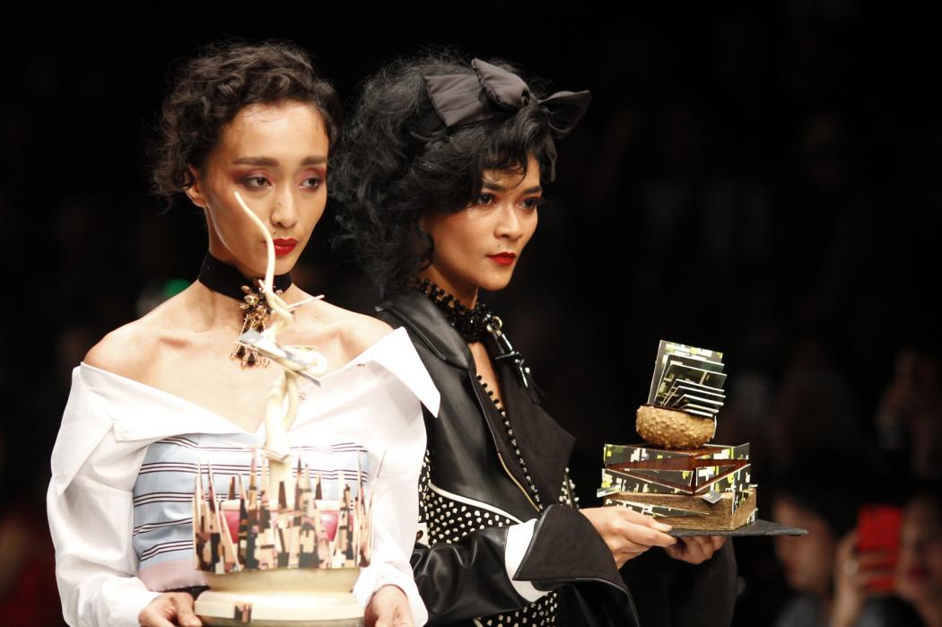 Unik, 3 Desainer Eksplorasi Busana dengan Inspirasi Warna-warni Cake 