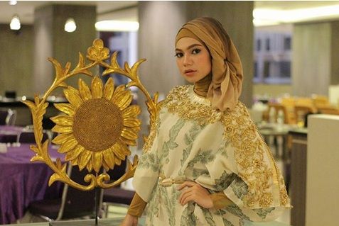 Selain Sharla, Para Perempuan Cantik Berhijab Ini Punya Suara Emas 