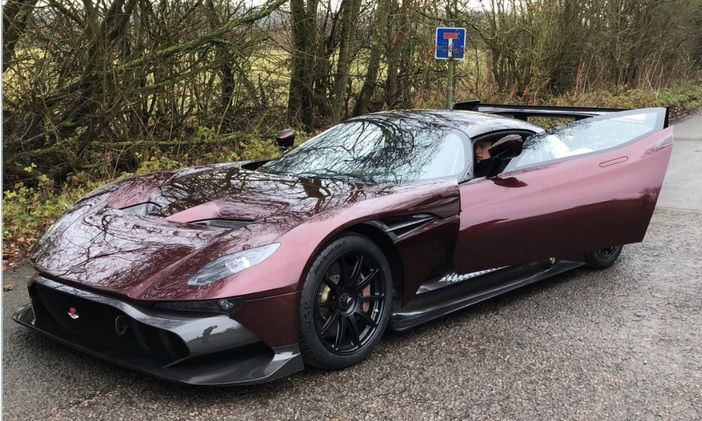 Mengaspal di Jalan Raya, Aston Martin Vulcan Hanya Ada 24 Unit 