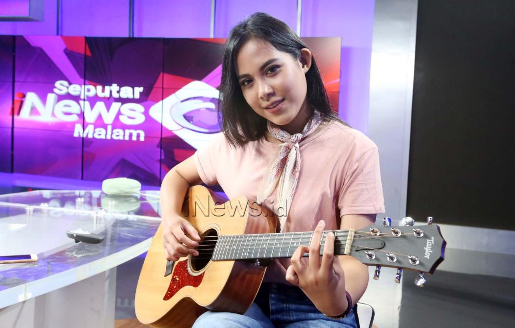 Nyanyi 'Hujan Bulan Juni', Ghaitsa Kenang Suka Puisi sejak SMA