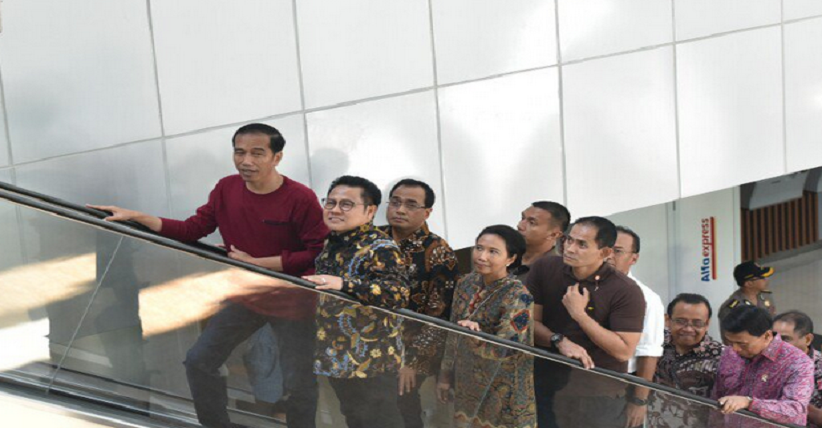 Gaya Kasual Presiden Jokowi Resmikan Kereta Bandara Dipuji Netizen