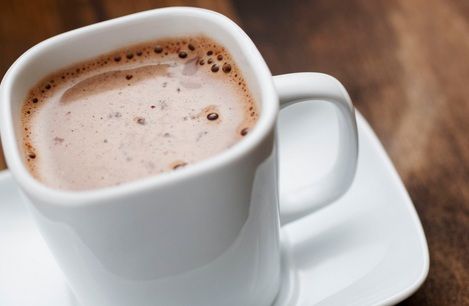 Hobi Minum Cokelat Panas, Siap-Siap Kena Radang hingga Stroke