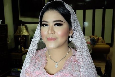Cantik saat Pemberian Marga, Make-Up Kahiyang Jadi Tren 2018?