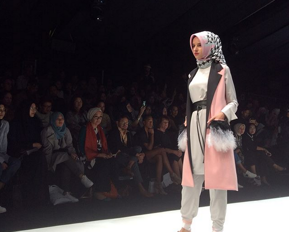 Tampil di JFW 2018, Zaskia Sungkar Keluar dari Zona Nyaman