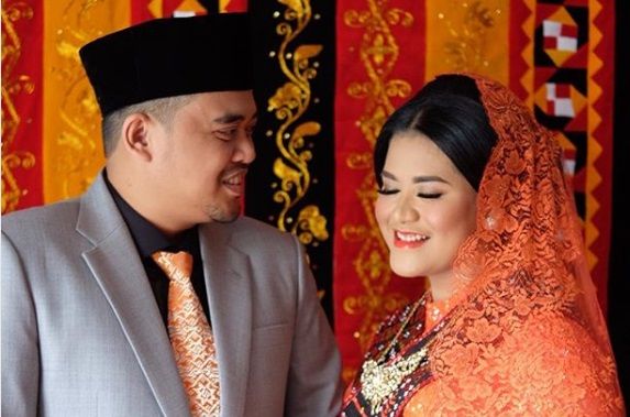 Rona Senja dan Ulos Kahiyang Ayu saat Horja Godang