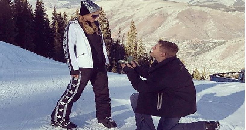 Dilamar Chris Zylka, Cincin Tunangan Paris Hilton Senilai Rp26,9 M