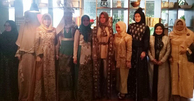 Show di London, Desainer Keluarga Jokowi Kenalkan Tenun Payakumbuh