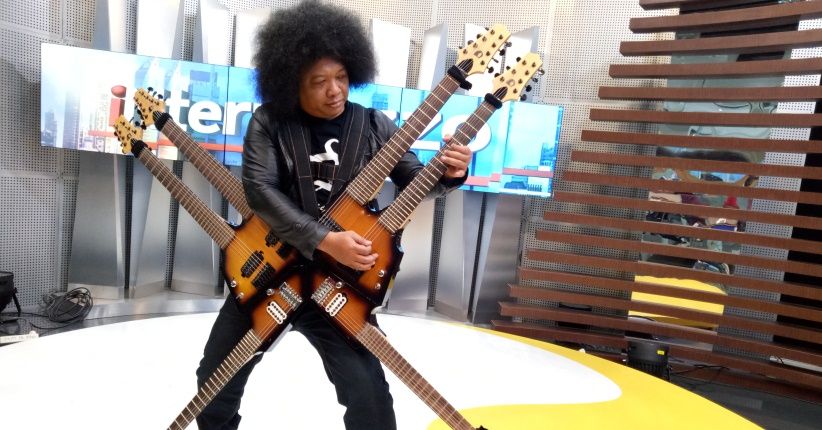 Mahir Main Gitar 6 Kepala, Puguh Kribo Ingin Kolaborasi dengan Raisa