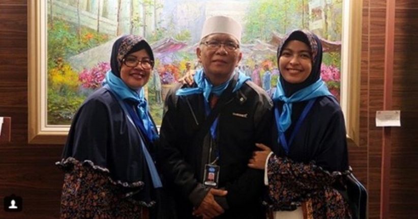 Tantri Kotak Umroh, Suami Jaga Rumah dan Urusi Semua Keperluan Anak