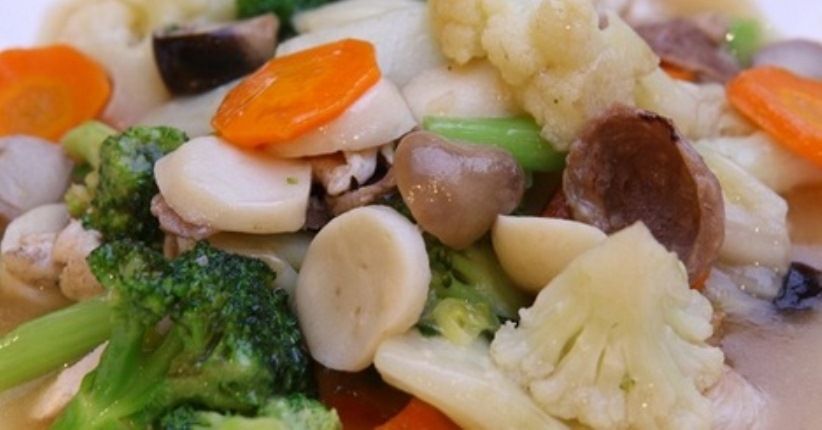 Menu Makan Malam Sehat, Coba Bikin Capcay Goreng Bakso